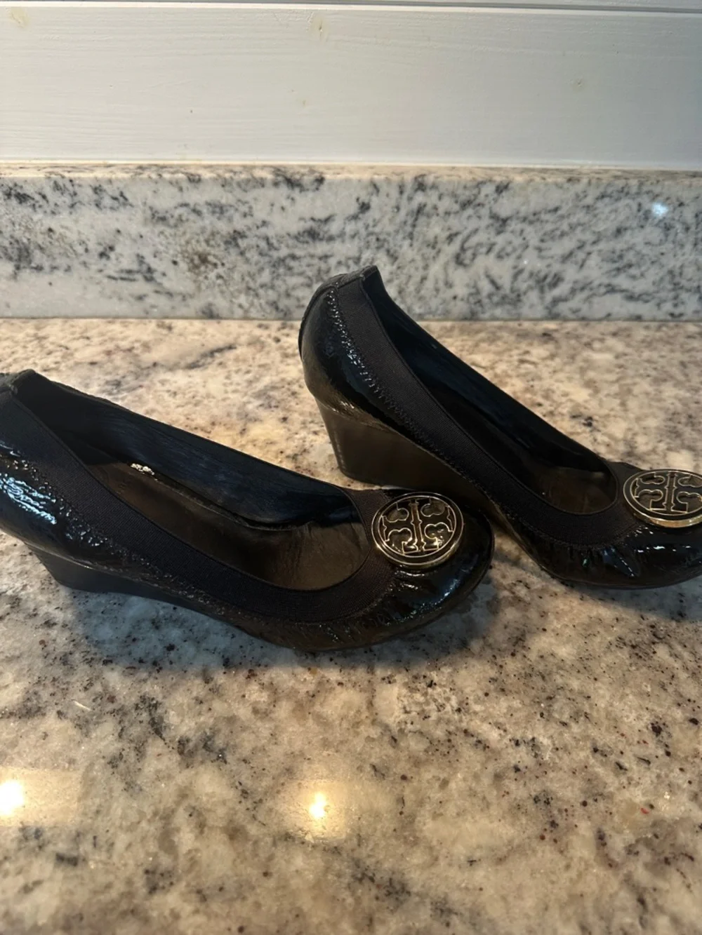 Tory Burch Caroline Wedge – Naplak/Elastic - Size 6 Black/Black